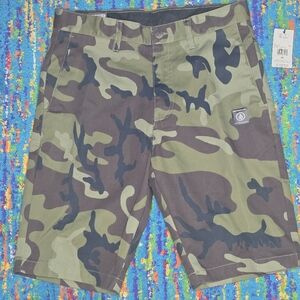 NWT Mens Volcom Monty Camo Shorts 22 Length Size‎ 28